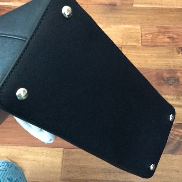 🆕 Michael Kors Large Cindy Dome Satchel/Crossbody - Picture 5 of 8